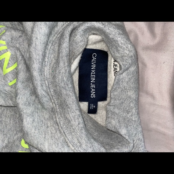 Calvin Klein Sweater - Picture 4 of 4